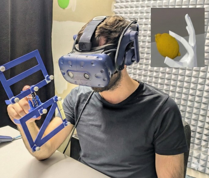 Manipulating Stiffness Perception of Compliant Objects While Pinching in Virtual Reality